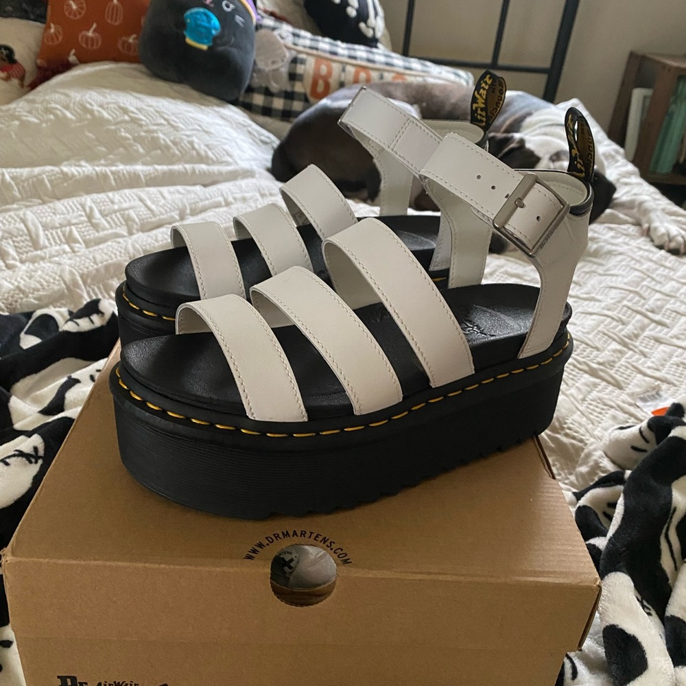 BRAND NEW NEVER WORN DOC MARTEN PLATFORM SANDALS